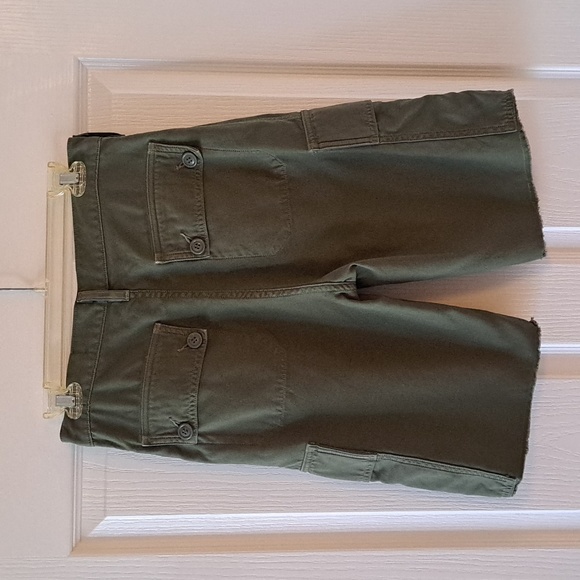 Anthropologie, Citizens of humanity green cargo cut-offs, in size 25. - Picture 2 of 7